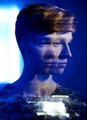 Блестки в голубой комнате (2019)