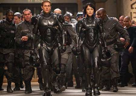 Гильермо дель Торо уже работает над сценарием продолжения "Тихоокеанского рубежа" Гильермо дель Торо уже работает над сценарием продолжения "Тихоокеанского рубежа"